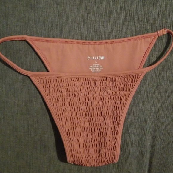 Bikini - Picture 3 of 7